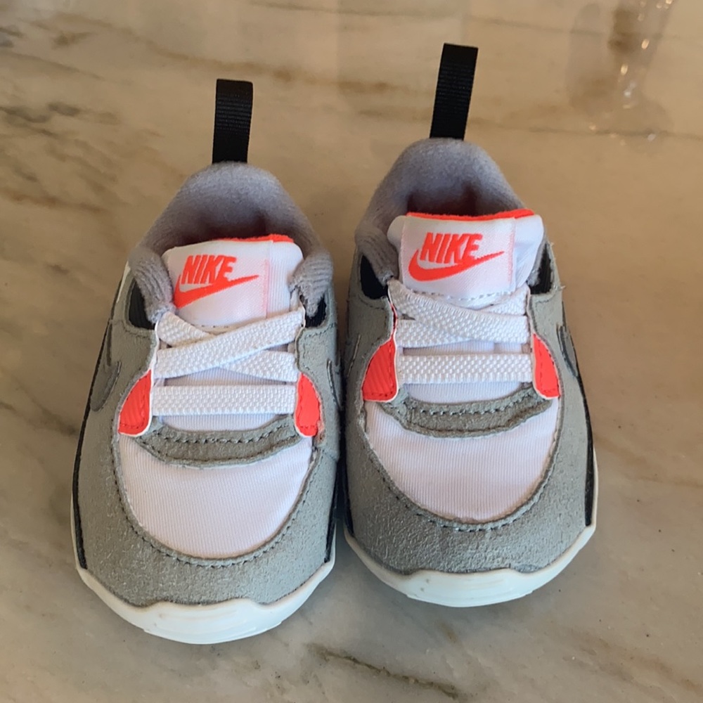 Nike shoes - Picture 2 of 4